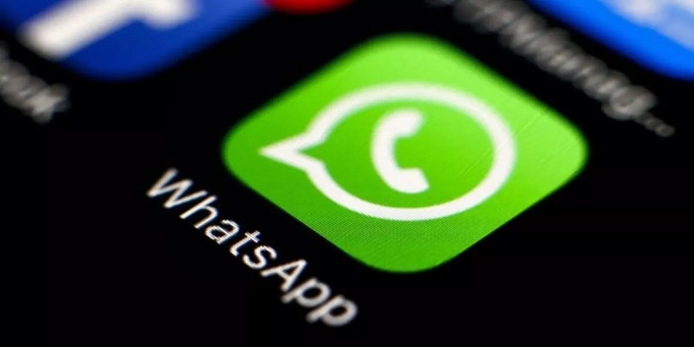 WhatsApp Sohbet Ekranında Hikayeler Özelliğini Deniyor