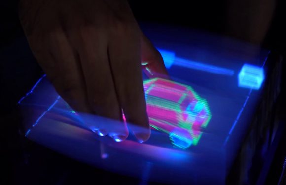 Elle Kontrol Edilebilen Dünyanın İlk 3 Boyutlu Hologramı!