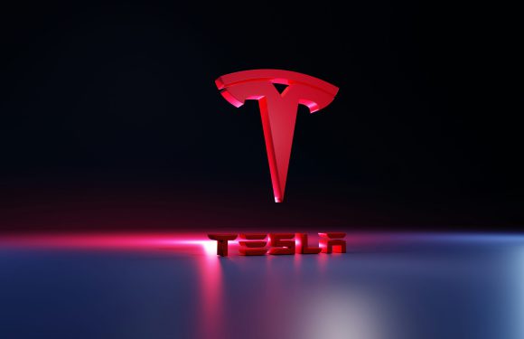 Tesla CarPlay Entegrasyonunu Test Ediyor!