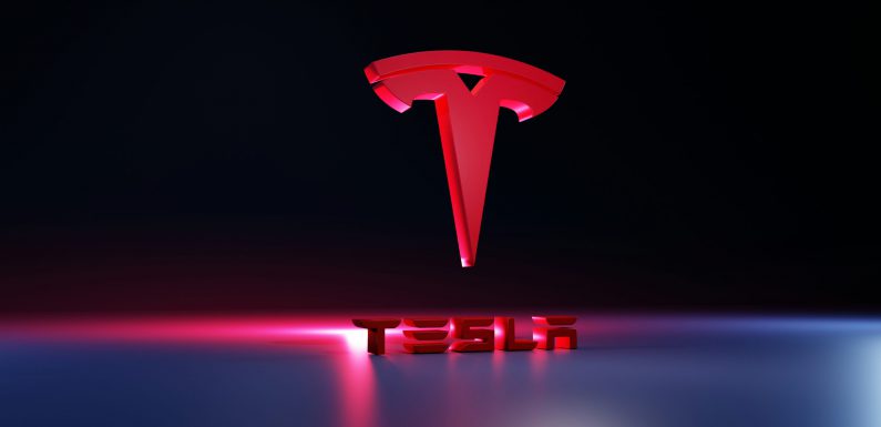 Tesla CarPlay Entegrasyonunu Test Ediyor!