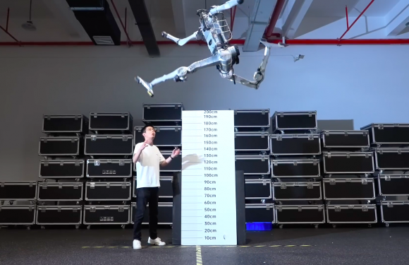 Yeni İnsansı Robot, Bir Superman!